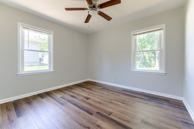 Building Photo - 602 SE 5th St