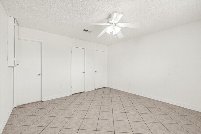 Building Photo - 9208 Carousel Ln
