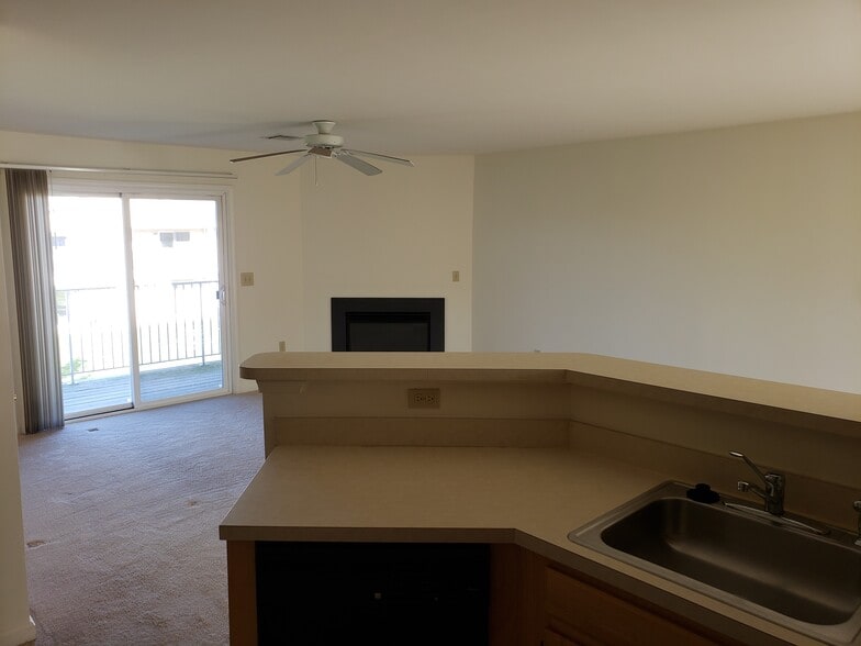 Building Photo - 140 Cardinal Ln