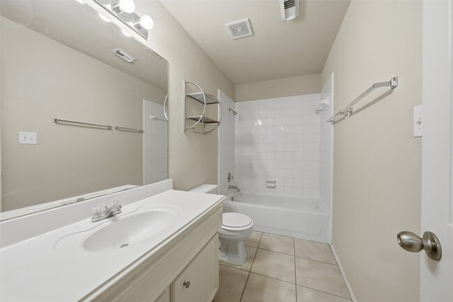 Building Photo - 26038 Palmdale Estate Dr