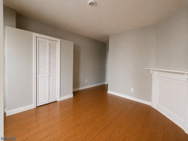 Building Photo - 1110 Hampton Pl