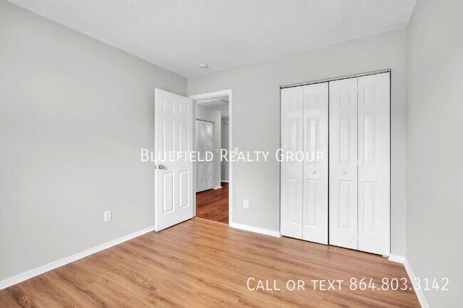 Building Photo - 111 White Willow Ct