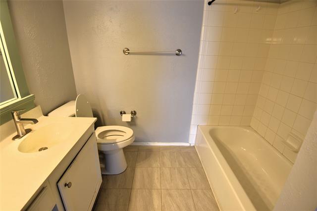 Building Photo - 4144 Wimbledon Dr
