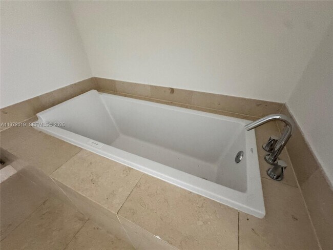 Building Photo - 495 Brickell Ave