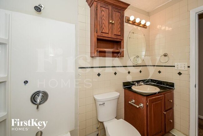 Building Photo - 4601 N Richardt Ave