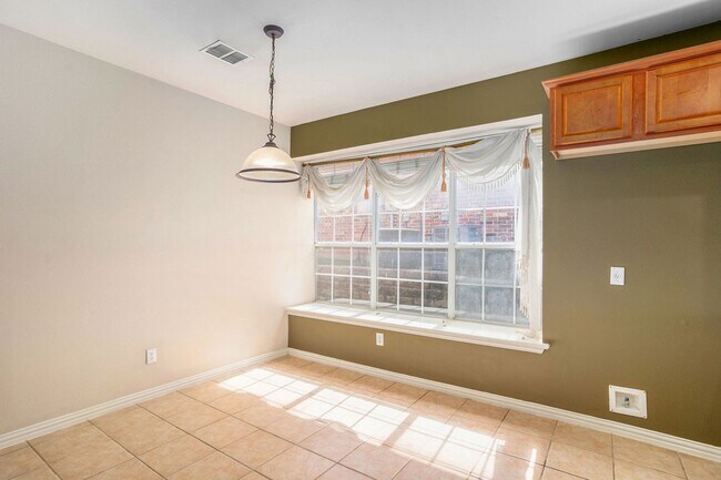 Building Photo - Beautifully Crafted 5 Bedroom 4 Bath in Flower Mound!