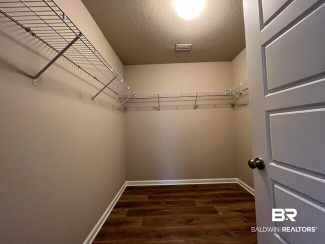 Building Photo - 10286 Shetland Dr