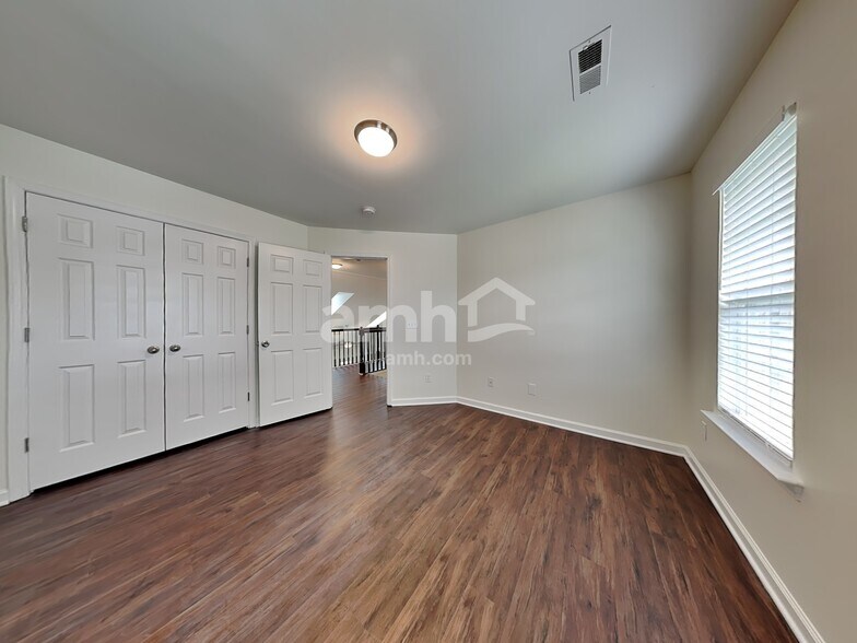 Building Photo - 4205 Lindsey Ln