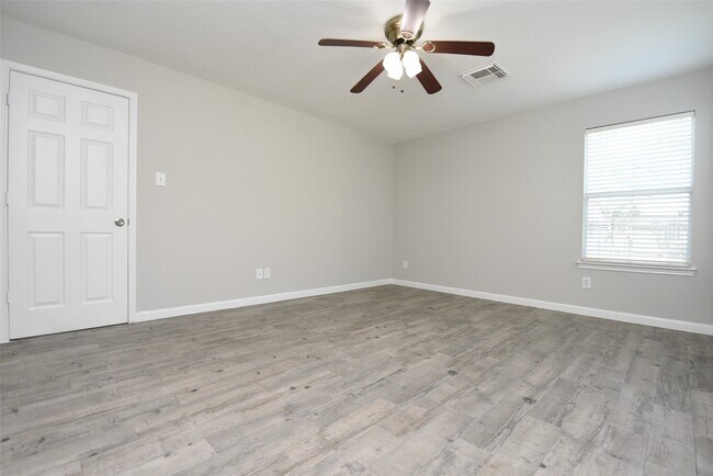 Building Photo - 21603 Falvel Lake Dr