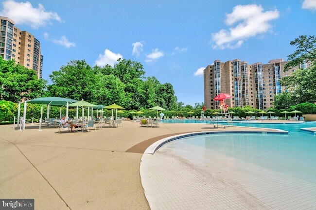 Building Photo - 5904 Mt Eagle Dr