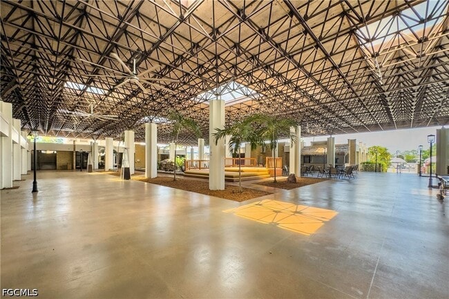 Building Photo - 6220 Augusta Dr