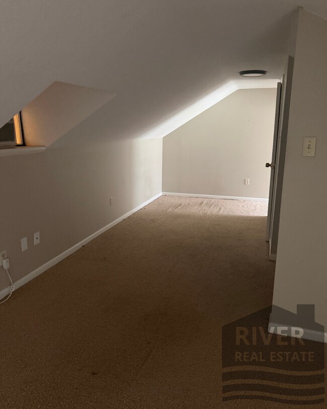 Building Photo - 2150 Estaline Dr
