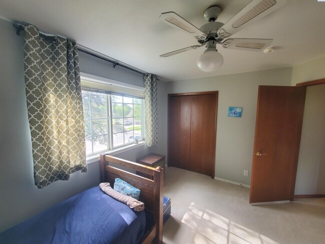 Building Photo - Pet friendly, avail July 1