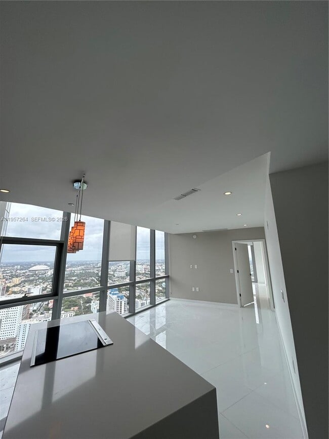 Building Photo - 851 NE 1st Ave