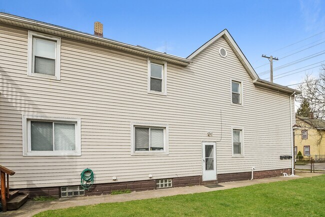 Building Photo - 1321 Buhrer Ave
