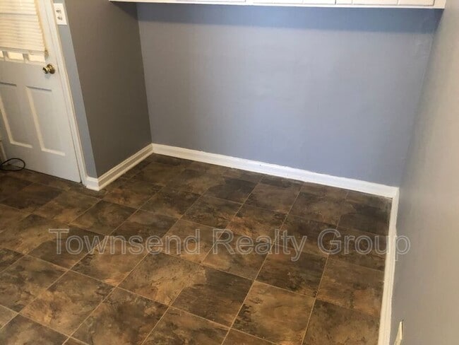 Building Photo - 2133 Jennie Linn Dr