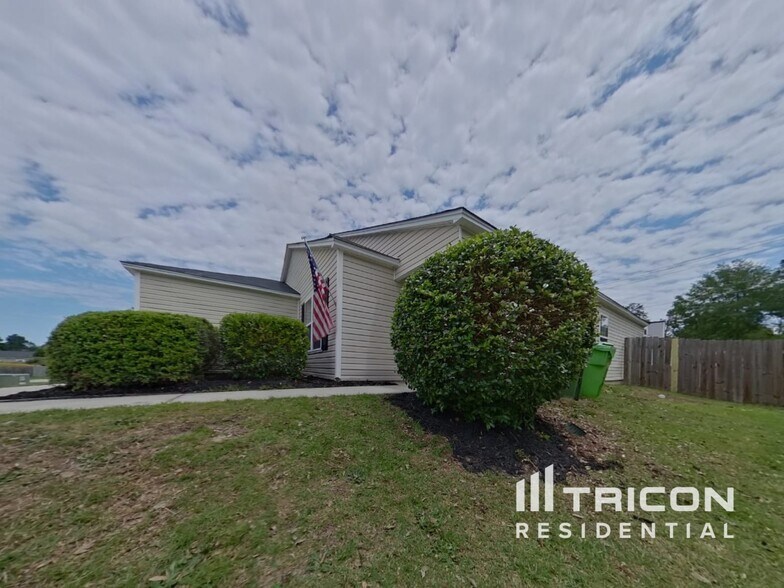 Building Photo - 404 Castle Ridge Dr