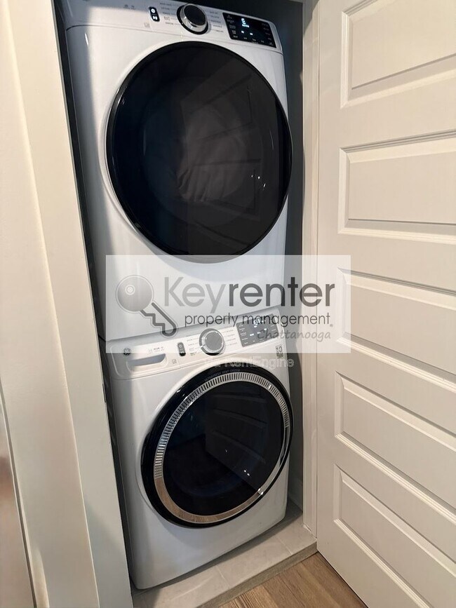 Building Photo - 1674 S Watkins St