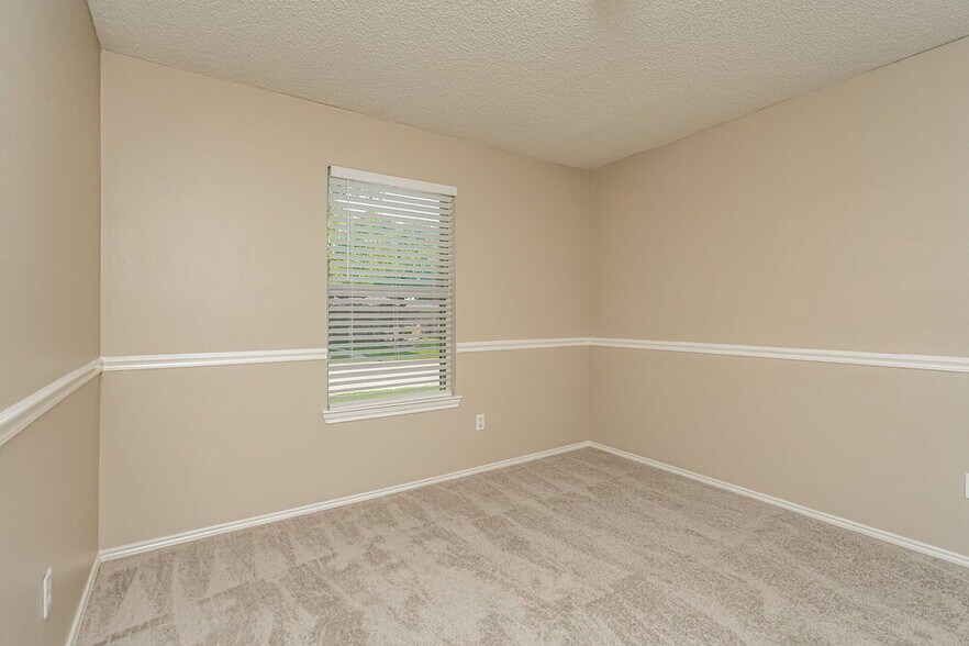 Building Photo - 1616 Deerwood Dr