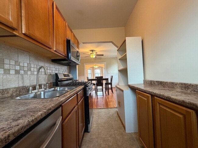 Building Photo - 320 Wood St