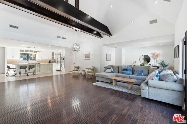 Building Photo - 13201 Bloomfield St