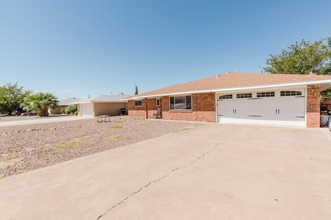 Building Photo - Spacious 3 Bedroom Home with Solar Panels and a Pool