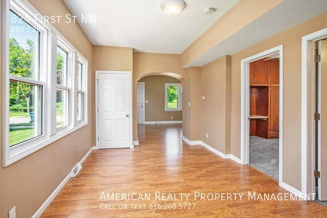 Building Photo - 824 First St NW-