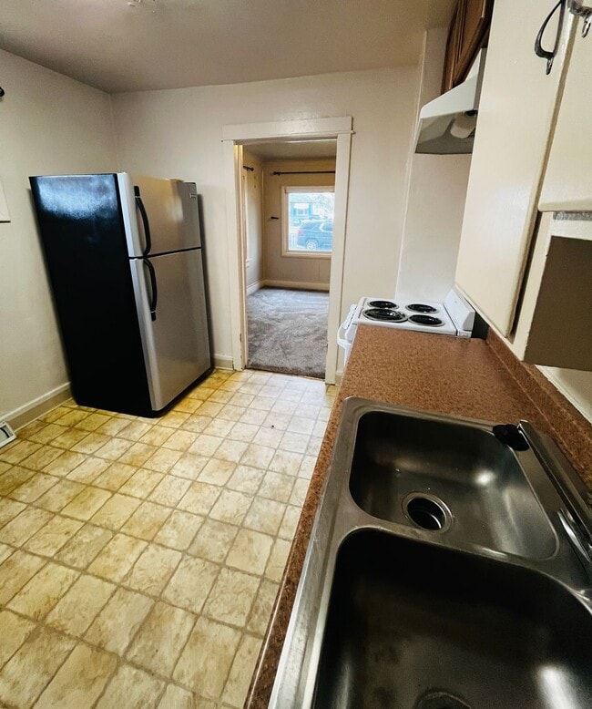 Building Photo - 2-Bed, 1-Bath Home with Detached Garage & ...