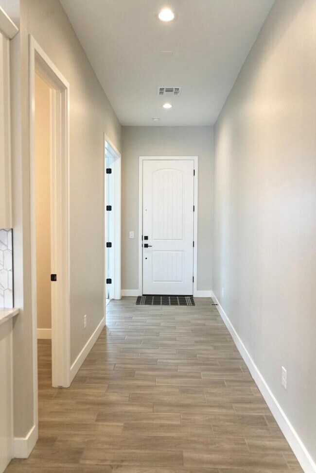 Building Photo - 20047 W Turney Ave