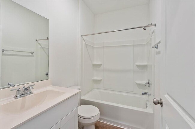 Building Photo - 229 Seven Pnes Dr
