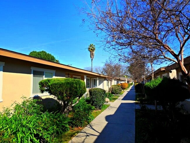 Building Photo - 216 W Dakota Ave