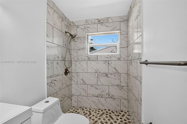 Building Photo - 824 Bayberry Dr