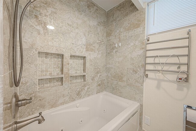 Building Photo - 3019 Stoney Brook Dr