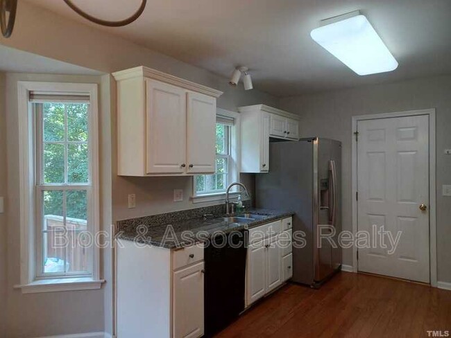 Building Photo - 240 Beaver Ridge Dr