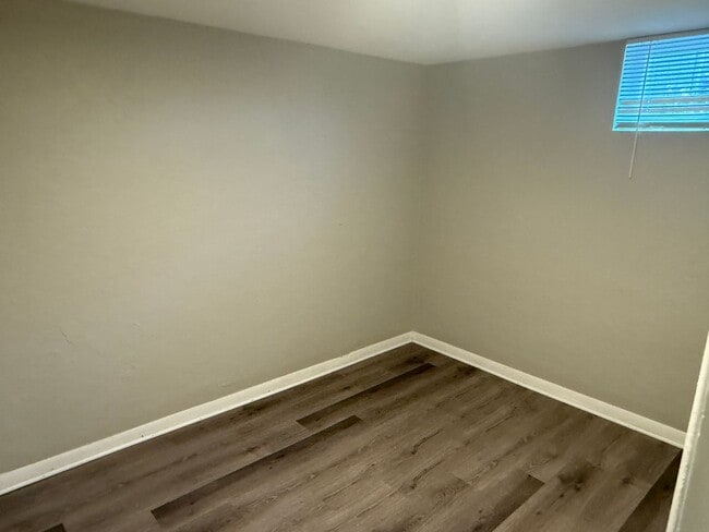 Building Photo - Fantastic 4 Bed 2 Bath 2 living rooms - Available NOW!
