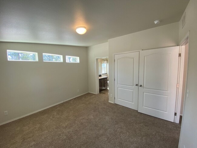 Building Photo - Gorgeous Home w/Huge Shop in La Pine!