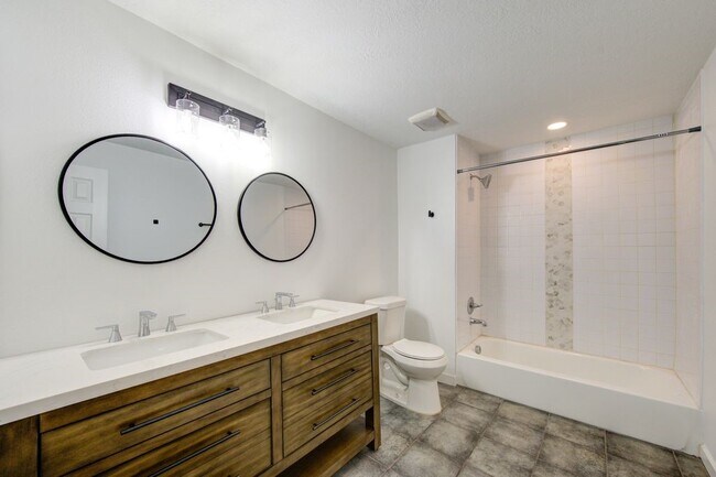 Building Photo - 5906 Hilary St