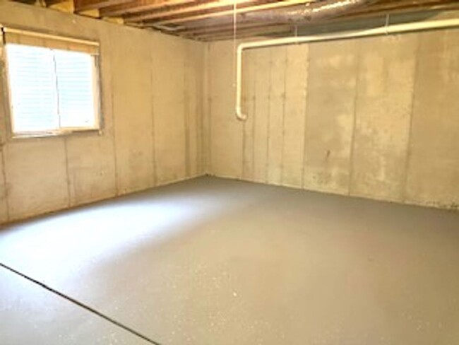 Building Photo - ***Spacious DREAM HOME w/Fresh Paint New A...