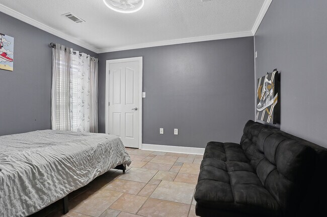 Building Photo - 208 Annette Dr