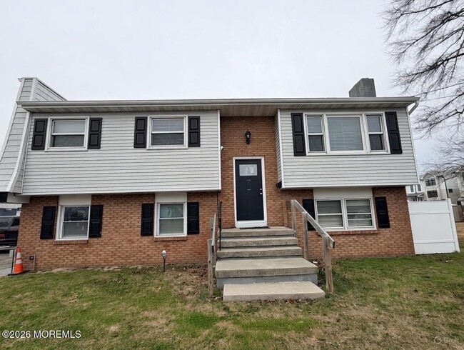 Building Photo - 2133 Bridge Ave