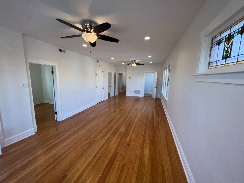 Building Photo - 6018 N Melvina Ave