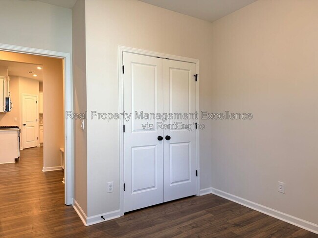 Building Photo - 101 Brody Pne Wy