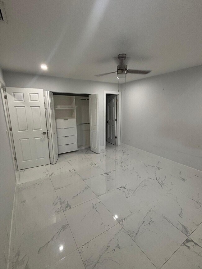 Building Photo - 2860 Coral Springs Dr