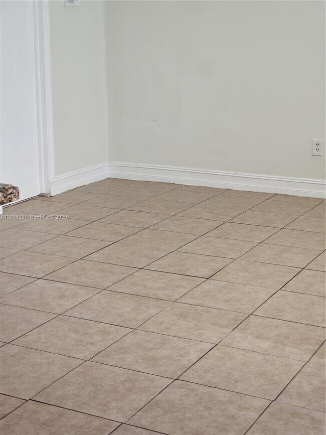 Building Photo - 1368 Seaview