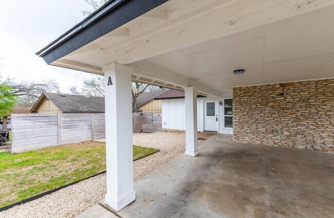 Building Photo - 1205 Dobie Dr