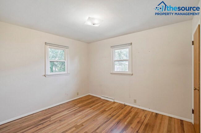 Building Photo - Students Welcome! 3 Bedroom Ranch with Big Back Yard