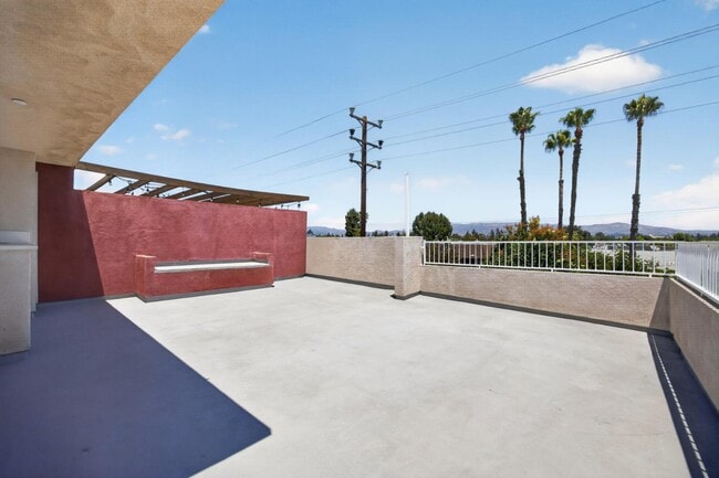 Building Photo - 18358 Saticoy St