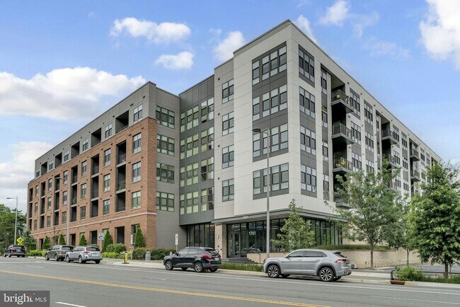 Primary Photo - 1761 Old Meadow Rd