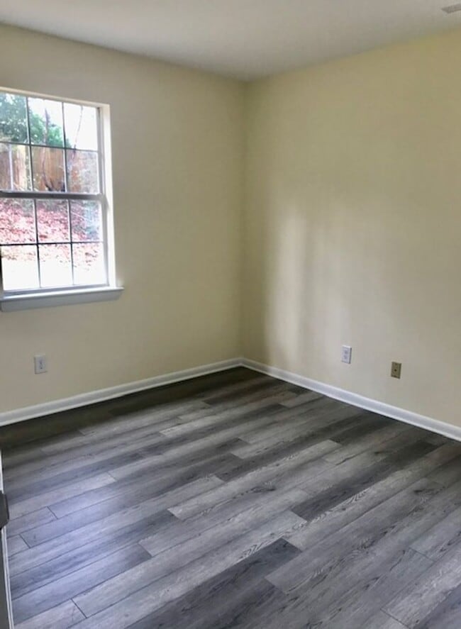 Building Photo - Must see this Adorable 3 bedroom 1 bath home in a Cu Da Sac. Conveniently close to Uptown, NODA, ...