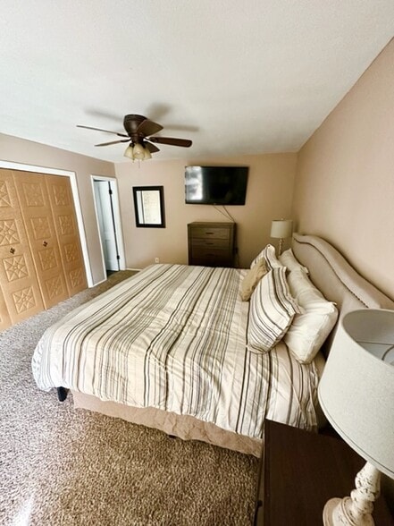 Master bedroom - 1247 W Devonshire St